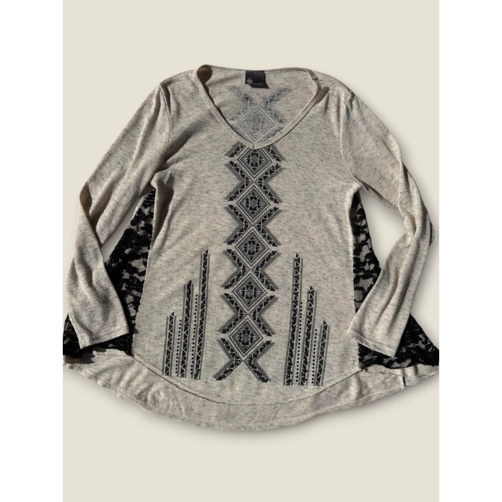 Vocal USA Womens M Beige Tribal Rhinestone Lace Sharkbite Hem Long Sleeve Top‎